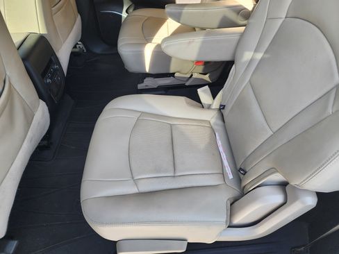 Used 2019 Buick Enclave Essence image 12
