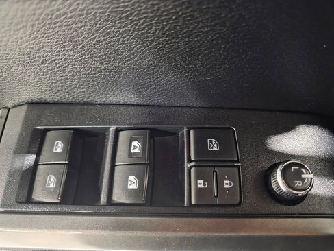 Used 2016 Toyota Tacoma TRD Sport image 19