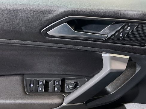 Used 2018 Volkswagen Tiguan SE w/ Panoramic Sunroof Package image 13