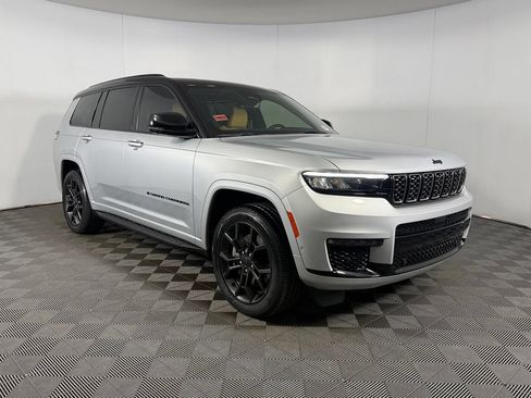 Used 2024 Jeep Grand Cherokee L Summit AWD/4WD image 4