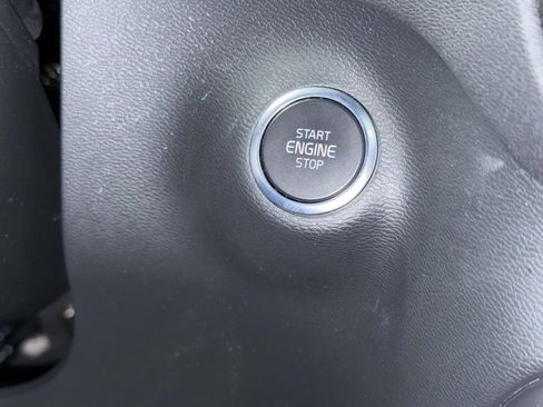 Used 2023 Volvo XC40 B4 Plus FWD image 26