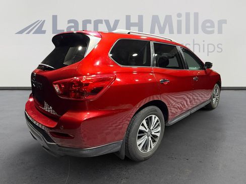 Used 2019 Nissan Pathfinder SV image 5