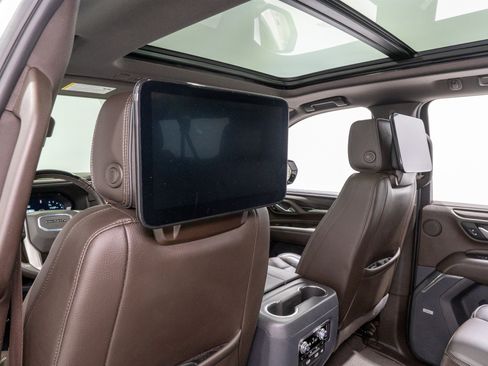 Used 2024 GMC Yukon XL Denali w/ Advanced Technology Package AWD/4WD image 35