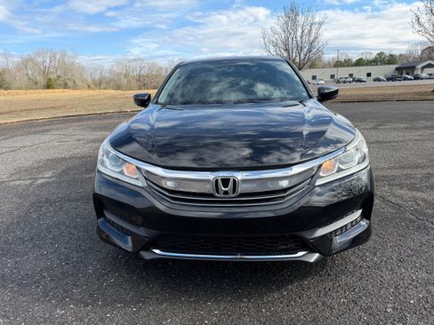 Used 2017 Honda Accord LX image 8