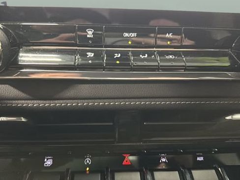 Used 2023 Chevrolet Colorado LT AWD/4WD image 16
