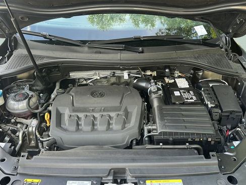 Used 2023 Volkswagen Tiguan SE w/ Panoramic Sunroof Package image 34