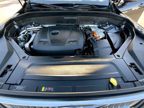 Used 2024 Volvo XC90 T8 Plus image 13