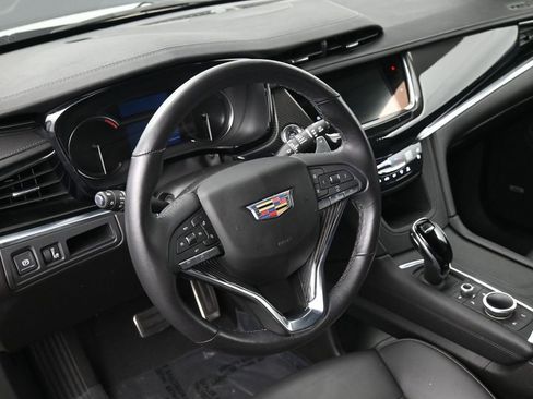 Used 2024 Cadillac XT6 Sport image 7