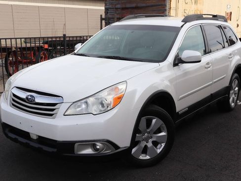 Used 2011 Subaru Outback 2.5i Premium AWD/4WD image 4