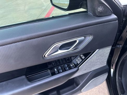 Used 2020 Land Rover Range Rover Velar R-Dynamic S image 37