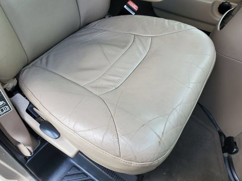 Used 2002 Ford E-150 and Econoline 150 Wagon RWD image 38