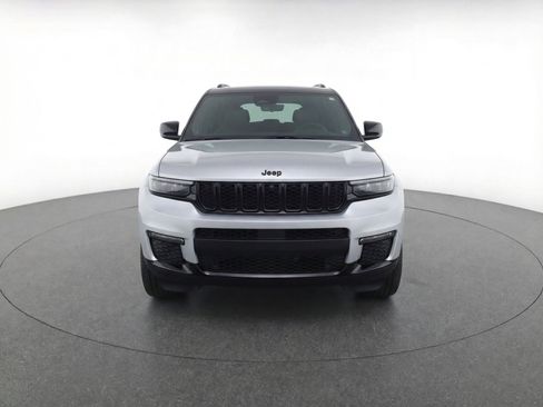 Used 2023 Jeep Grand Cherokee L Laredo RWD image 2