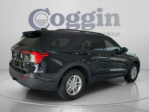 New 2026 Ford Explorer Active RWD image 5