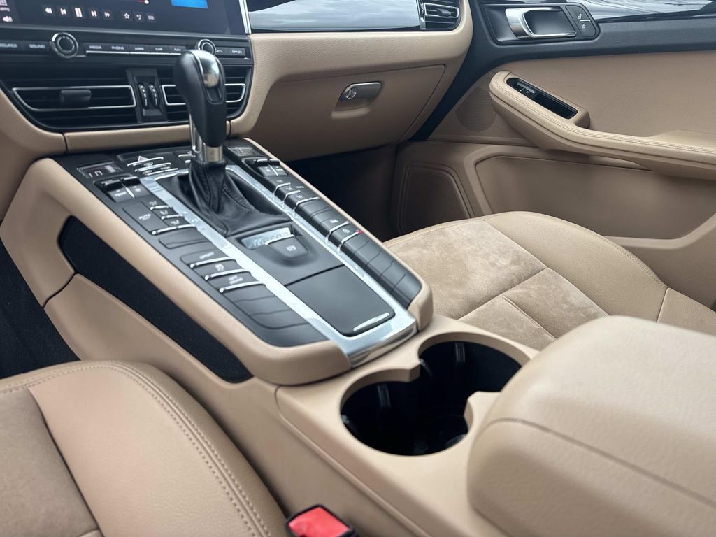 Used 2020 Porsche Macan AWD/4WD image 24