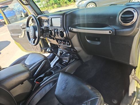 Used 2016 Jeep Wrangler Sahara AWD/4WD image 17