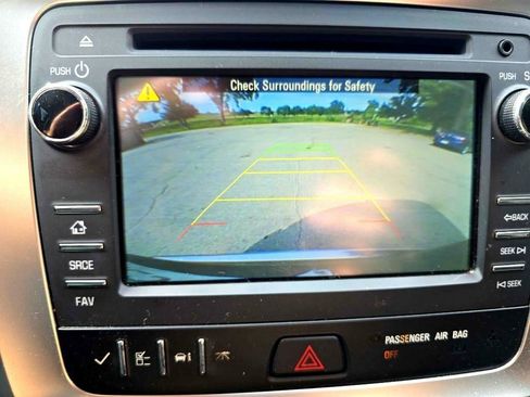 Used 2016 GMC Acadia SLE AWD/4WD image 16