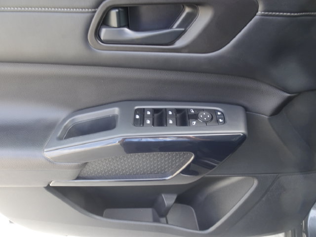 Used 2024 Nissan Pathfinder S FWD image 8