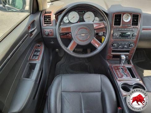 Used 2009 Chrysler 300 Touring RWD image 17