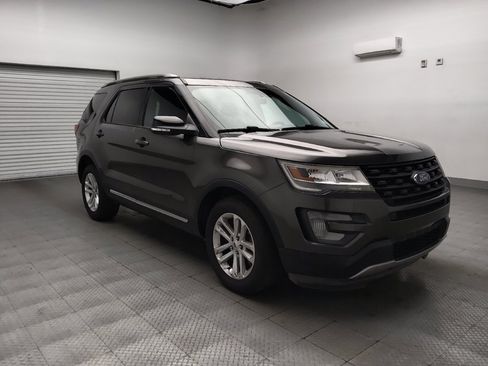 Used 2017 Ford Explorer XLT image 13