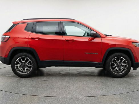 Used 2025 Jeep Compass Trailhawk image 11