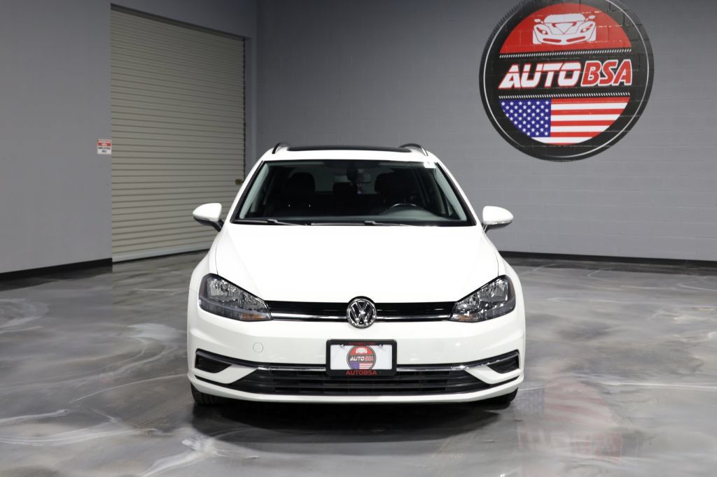 Used 2018 Volkswagen Golf SE FWD image 2
