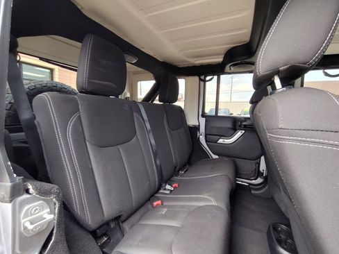 Used 2014 Jeep Wrangler Unlimited Sahara w/ Max Tow Package AWD/4WD image 47