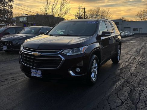 Used 2018 Chevrolet Traverse LT image 2