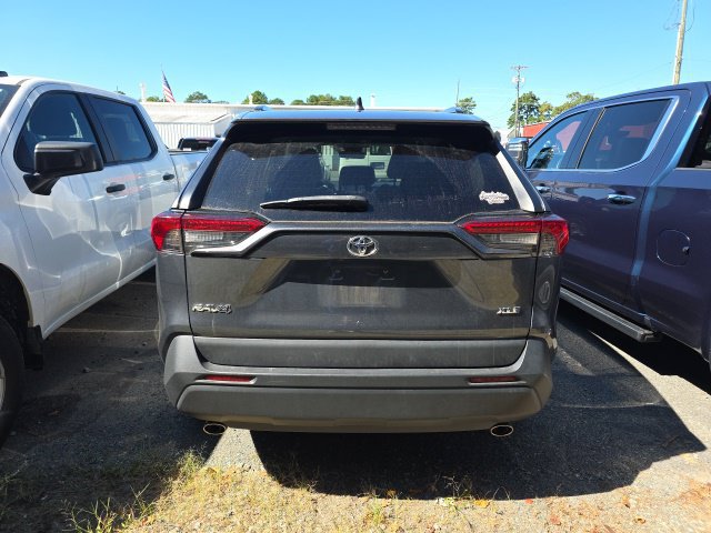 Used 2021 Toyota RAV4 XLE FWD image 4