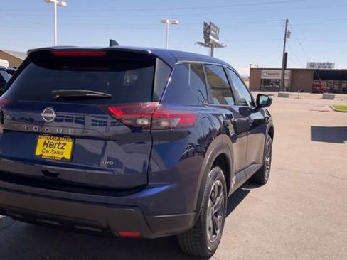 Used 2025 Nissan Rogue SV AWD/4WD image 9