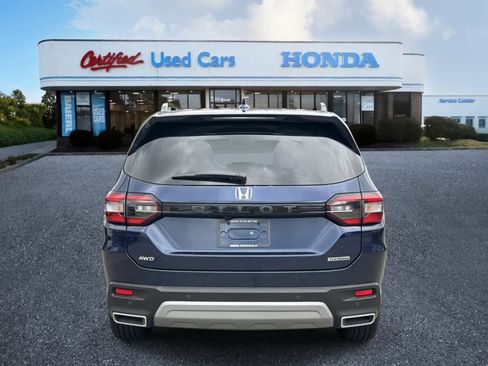 Used 2025 Honda Pilot Touring image 4