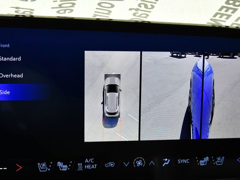Used 2024 Chevrolet Equinox EV LT FWD image 25