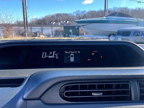 Used 2015 Toyota Prius C Four image 18