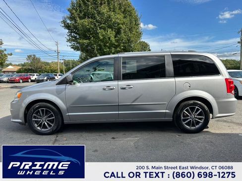 Used 2017 Dodge Grand Caravan SXT image 4