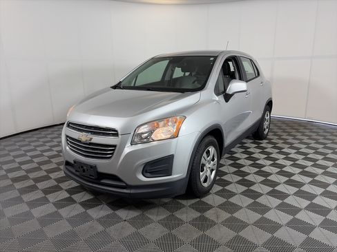 Used 2016 Chevrolet Trax LS FWD image 2