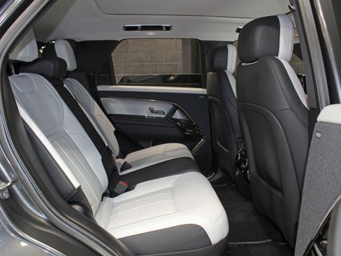 Used 2024 Land Rover Range Rover Sport Dynamic SE image 44