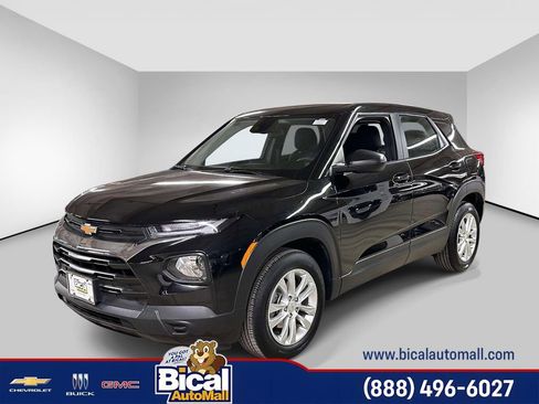 Used 2023 Chevrolet TrailBlazer LS FWD image 1