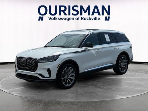 Used 2025 Lincoln Aviator Reserve AWD/4WD image 2