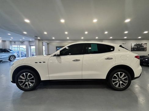 Used 2017 Maserati Levante AWD/4WD image 4