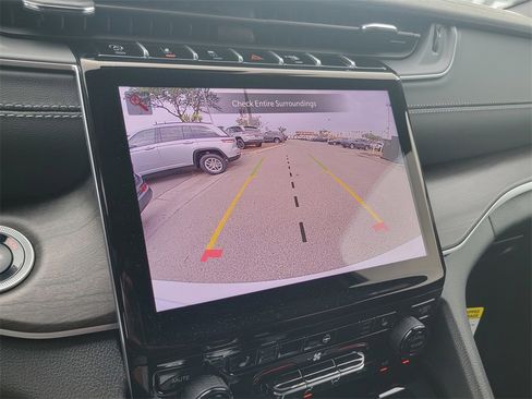 New 2025 Jeep Grand Cherokee Limited image 16