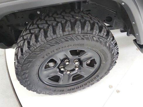 Used 2025 Jeep Gladiator Sport AWD/4WD image 34