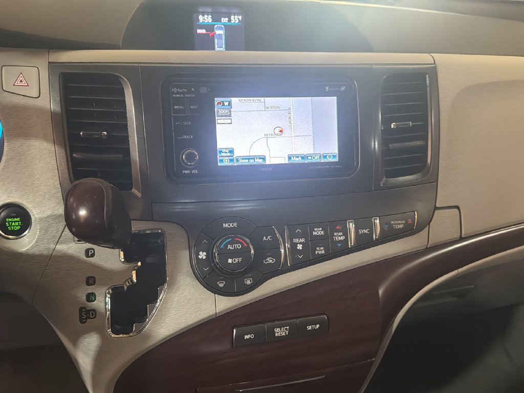 Used 2014 Toyota Sienna XLE w/ Entertainment Package FWD image 6