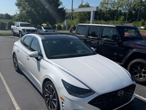 Used 2021 Hyundai Sonata Limited w/ Cargo Package FWD image 2