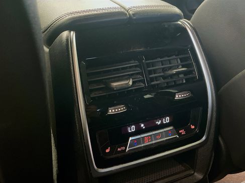 Used 2021 BMW X7 xDrive40i w/ M Sport Package image 17