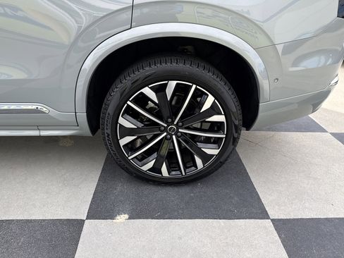 Used 2025 Volvo XC90 B6 Plus image 13