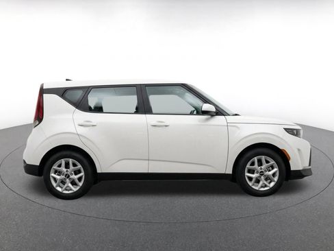 Used 2025 Kia Soul LX w/ LX Technology Package FWD image 10