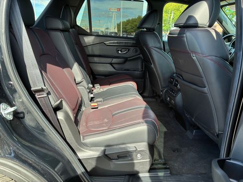 Used 2025 Honda Pilot Black Edition image 31