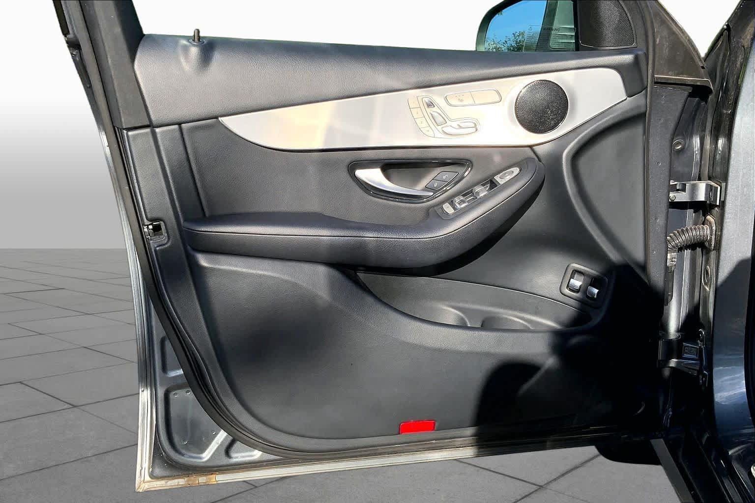 Used 2020 Mercedes-Benz GLC 350e 4MATIC image 21
