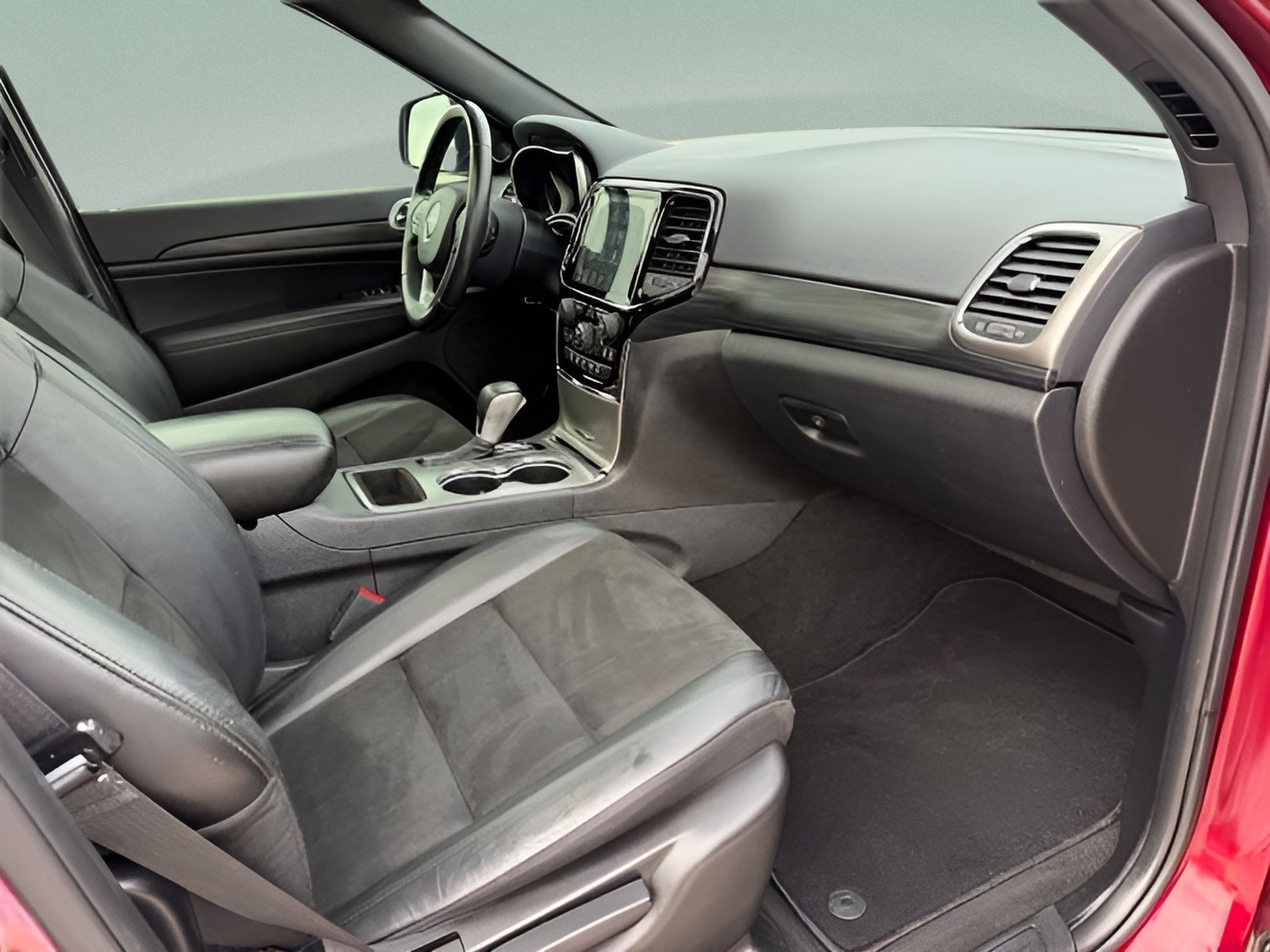 Used 2019 Jeep Grand Cherokee Altitude AWD/4WD image 27
