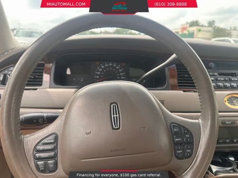Used 1999 Lincoln Town Car Cartier RWD image 13