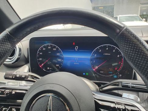 Used 2023 Mercedes-Benz GLC 300 4MATIC image 16